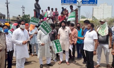 अन्य प्रदेश के अप्रवासी मजदूरों को रवाना करते हुए विधायक विकास उपाध्याय ने कहा भूपेश बघेल जैसे संवेदनशील मुख्यमंत्री का हर निर्देश मेरे लिए पत्थर की लकीर के समान है।