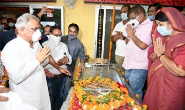 छत्तीसगढ़ के प्रथम मुख्यमंत्री अजित जोगी का अंतिम संस्कार पूरे राजकीय सम्मान के साथ किया गया