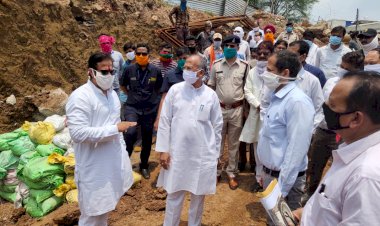 तेलघानी नाका ओवरब्रिज के मरम्मत के मामले को लेकर लोक निर्माण मंत्री ताम्रध्वज साहू से मिले रायपुर पश्चिम के विधायक विकास उपाध्याय