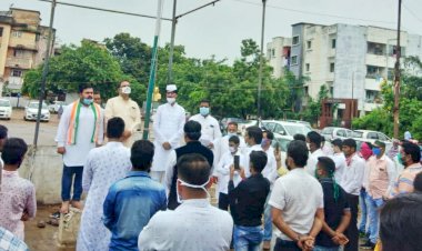 प्रदेश युकां अध्यक्ष कोको पाढ़ी ने स्थापना दिवस का ध्वजारोहण कर छत्तीसगढ़ से आगाज की