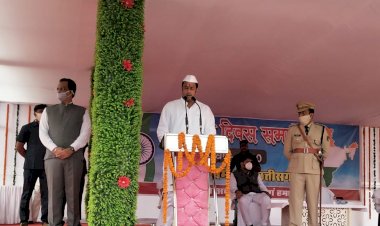विकास उपाध्याय ने बेमेतरा से ध्वजारोहण कर मुख्यमंत्री के संदेश को अपनी धाराप्रवाह शैली से पहुंचा कर सब का मन मोह लिया