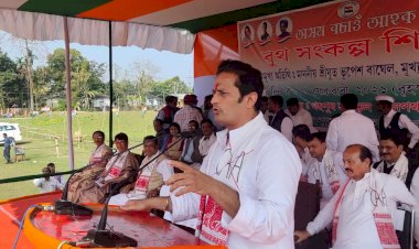 प्रधानमंत्री नरेंद्र मोदी भारत में तेल की बढ़ती कीमतों के लिए पिछली सरकारों को दोष दे कर देश की जनता से झूठ बोल रहे हैं- विकास उपाध्याय