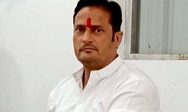 राज्य सरकारों को श्रेय न मिले इसलिए वैक्सीन उपलब्ध नहीं कराया, अब खुद युवाओं को मुफ्त में वैक्सीनेशन की घोषणा की - विकास उपाध्याय
