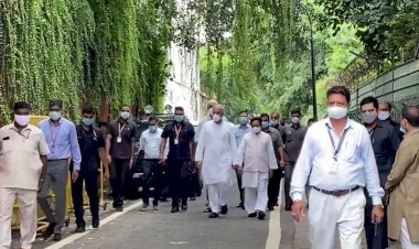 राहुल गांधी छत्तीसगढ़ के दोनों नेताओं से One-to-one कई दौर की चर्चा की और यह चर्चा ढाई साल के CM पर ही केंद्रित रहा! अंतिम फैसला सोनिया आज करेंगी.