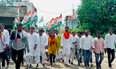 युवा कांग्रेस अध्यक्ष कोको  एक बूथ दस यूथ की मुहिम की शुरुआत कर युवाओं को कर रहे हैं प्रशिक्षित