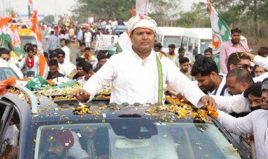 युकां सुप्रीमो श्रीनिवास ने कहा, मोदी सरकार टेलीविजन पर चल रही है। इस सरकार को करना क्या है राहुल गांधी के ट्वीट से पता चलता है