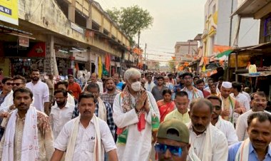 कांग्रेस पार्टी में अनुशासित नेता की छबि वाले टीएस सिंहदेव में लोगों को सच्चाई नजर आती है। खैरागढ़ चुनाव प्रचार में उतरे बाबा के साथ सेल्फी लेने होड़ मची...