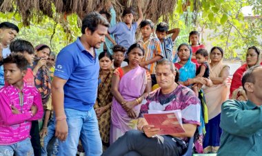 विकास उपाध्याय ने जनसंपर्क के बीच कहा,लोगों को सुविधायें कुल जनसंख्या के आधार पर मिले न कि मतदाताओं की संख्या देख कर