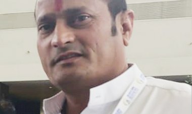 सोनिया गांधी के समक्ष विधायक विकास उपाध्याय संगठन की मजबूती को लेकर बोलते रहे और वो 25 मिनट तक एक टक सुनती रहीं...