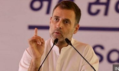 नूपुर शर्मा मामले पर कांग्रेस ने पीएम मोदी,गृह मंत्री और विदेश मंत्री के चुप्पी पर सवाल उठाया है... राहुल गांधी ने ट्वीट कर कहा, बीजेपी के मूल में फ़्रिंज है।