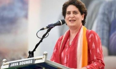 गांधी परिवार ने इस बार भी बैकडोर का रास्ता नहीं चुना पर छत्तीसगढ़ की दोनों सीटों पर बाहरी उम्मीदवार तय कर विपक्ष को बोलने मौका  दे दिया...