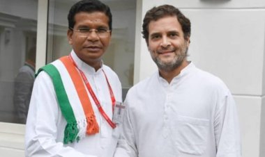 मोहन मरकाम को पोस्टरों में छोटा कर गायब तो किया जा सकता है,पर हाईकमान की नजरों से उन्हें ओझल कर पाना मुश्किल है...।