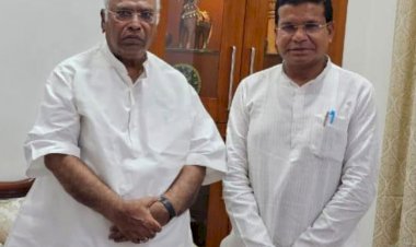 मोहन मरकाम के दिल्ली दौरे की चर्चा क्या उनके बढ़ते लोकप्रियता की वजह से है...