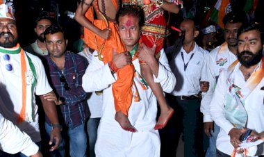 विकास उपाध्याय के जनसंपर्क में विजय जूलूस जैसा नजारा ...