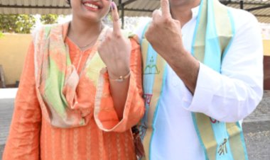प्रारंभिक रुझानों में विकास उपाध्याय भारी जीत की ओर अग्रसर... उनके खिले चेहरे के सामने कमल मुरझाया।विकास ने कहा, मिल रहे अपार जन समर्थन से वे अभिभूत हैं...