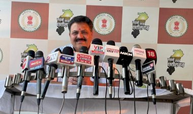 महासमुंद से जिन नामों की  चर्चा कांग्रेस में है उनमें चंद्रशेखर शुक्ला का नाम मजबूत क्यों माना जा रहा है...?