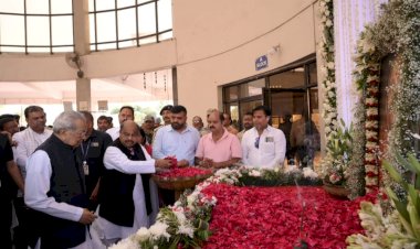 राज्यपाल विश्वभूषण हरिचंदन एवं विधायक पुरन्दर मिश्रा स्कूल शिक्षा मंत्री अग्रवाल की माता के शांति मिलन कार्यक्रम में हुए शामिल