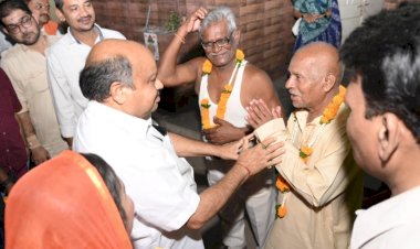 आम चुनाव में बड़ी भूमिका के बाद विधायक पुरन्दर मिश्रा अपने गढ़ उत्तर विधानसभा को साधने वार्डों के भ्रमण में जुटे ...