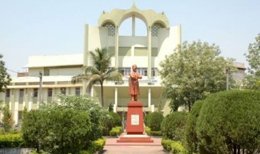 विवि में एबीवीपी का आंदोलन प्रतिनियुक्ति में कुलसचिव की चाह रखने वाले कुछ शिक्षकों के इशारे पर...!