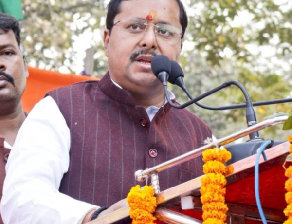 नरेंद्र मोदी की राष्ट्रीय राजनीति में  कोई चर्चा नहीं थी,तब से नितिन नबीन का मोदी की तरफ झुकाव रहा और आज उसी का नतीजा है कि वे संगठन के शीर्ष पद पर नवाजे गए।