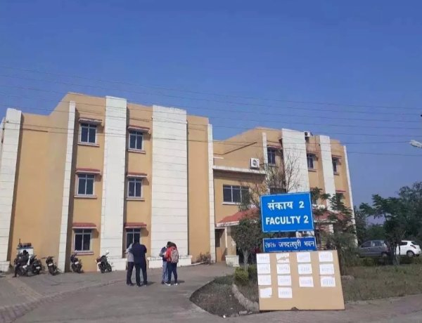 “क्या विश्वविद्यालय अब सेवानिवृत्तों का पुनर्वास केंद्र बन रहे हैं?”