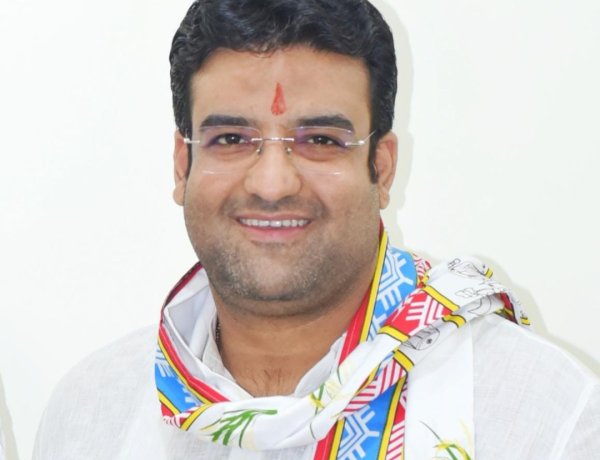 रायपुर पश्चिम में बढ़ती सक्रियता, क्या कांग्रेस का नया चेहरा बनेंगे सुबोध हरितवाल?