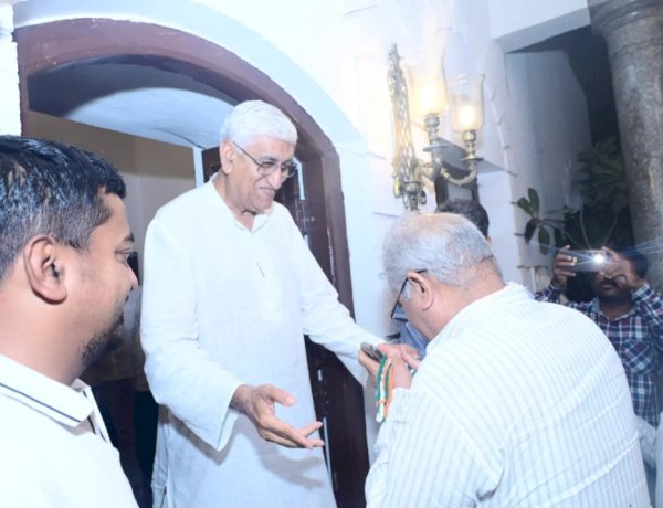 कॉफी की चुस्की और ‘तपस्या’ का तंज...