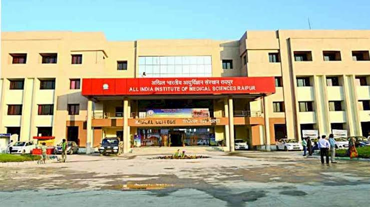 एम्स का निरीक्षण कर डारेक्टर डॉ. नागरकर की उपस्थिति में चिकित्सकों की बैठक के बाद विधायक विकास उपाध्याय ने कहा रायपुर एम्स देश में सबसे बेस्ट....