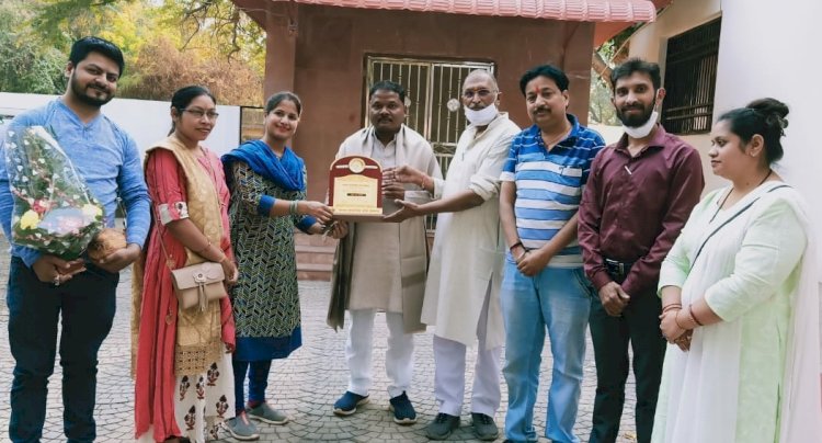‘‘तपस्या सामाजिक सेवा संस्थान‘‘ ने रायपुर में आज निःशुल्क क्रिकेट प्रशिक्षण के लिए दुर्गेश राय का सम्मान किया